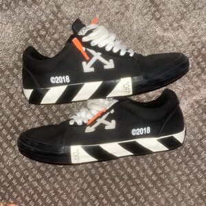 OFF WHITE VULC